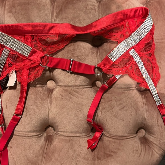 Victoria’s Secret XS red lace crystal garter belt NWT - Picture 5 of 5